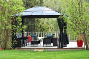 Free standing pergola covered with metal 