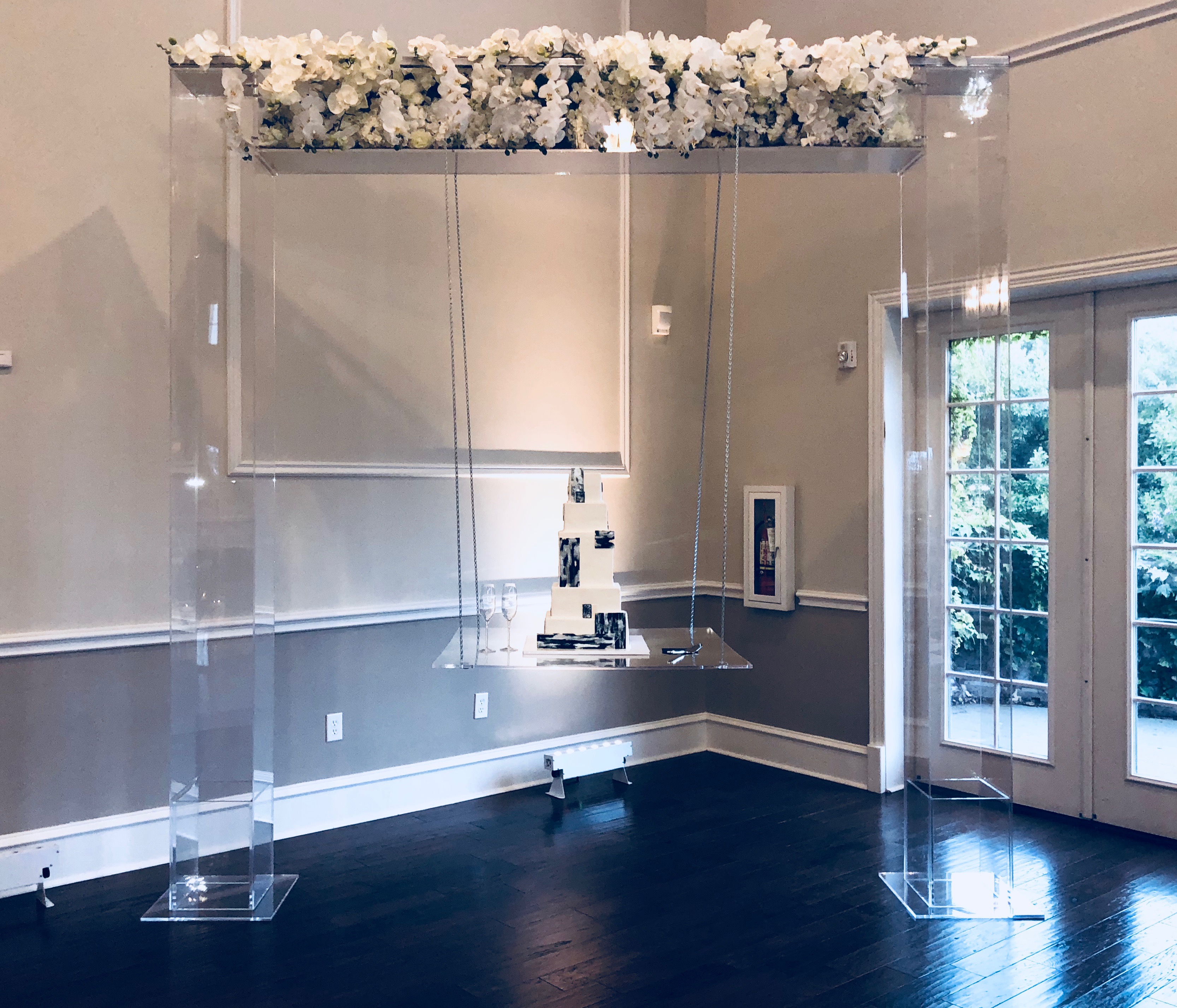 Wedding Decor Trends: Acrylic (Plexiglass) - Regal Plastics